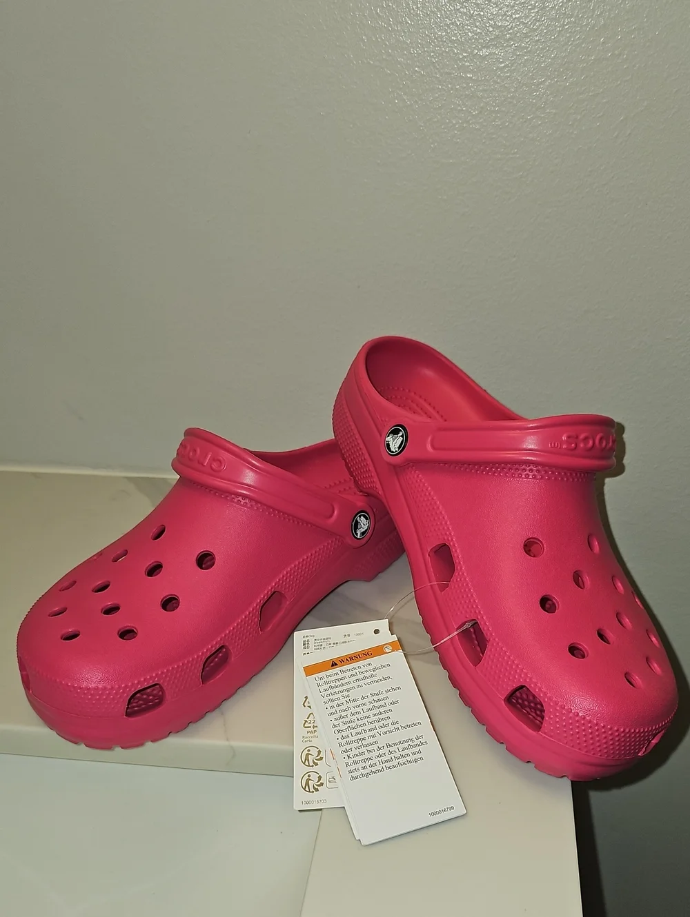 Crocs Classic Unisex Clogs In Dragonfruit. NIB. UNISEX.